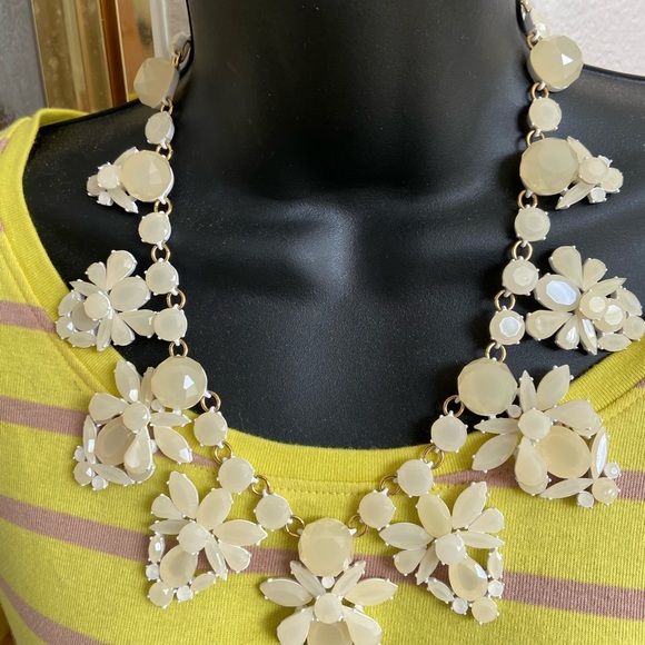 🔥EUC JCrew Cream  Crystal Clusters Necklace - Picture 6 of 6